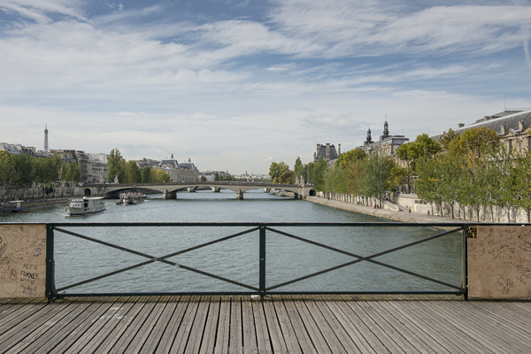 Painéis de vidro na Pont des Arts, em Paris